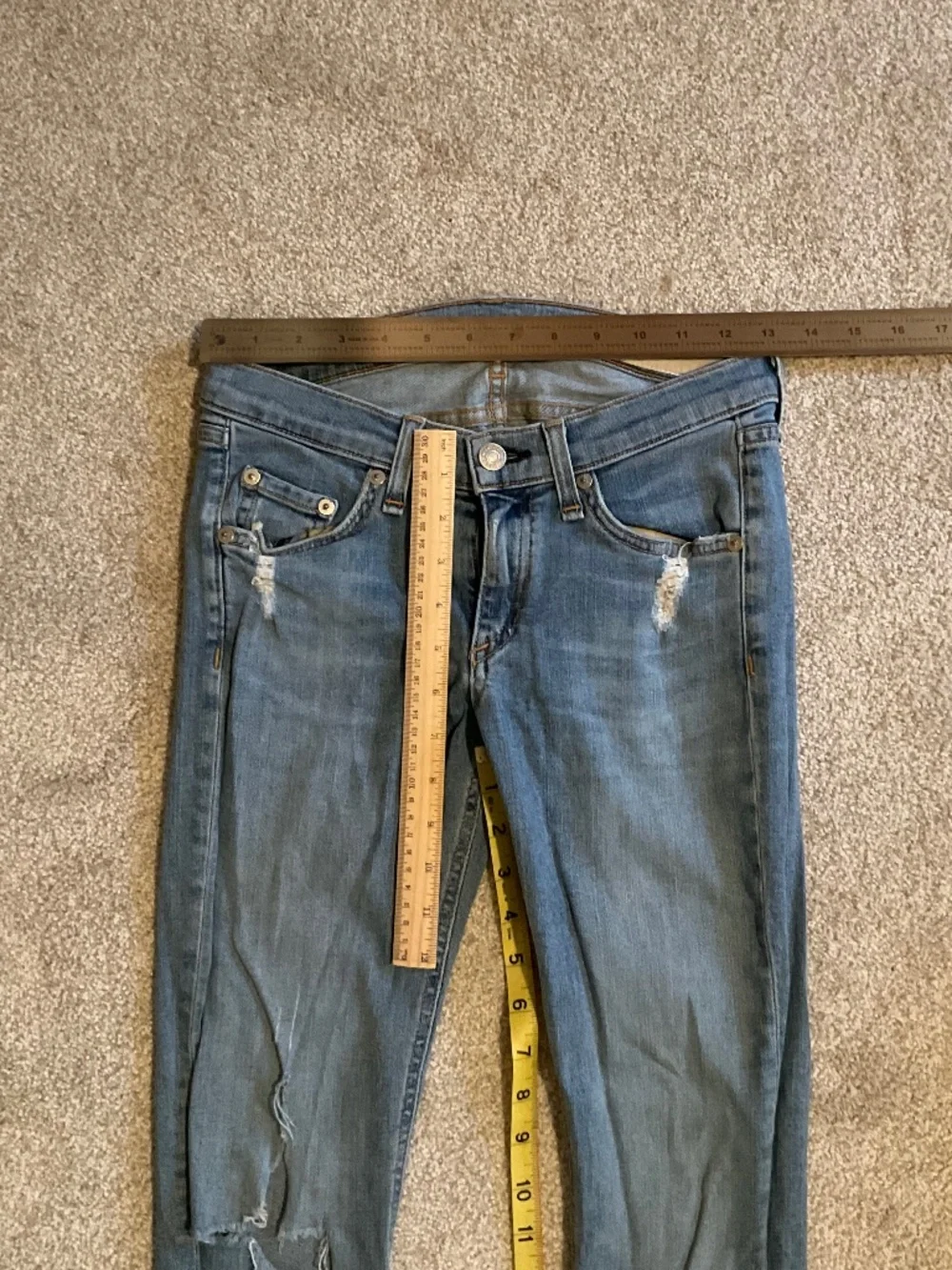 Rag & Bone distressed skinny jeans size 25 light wash raw hem